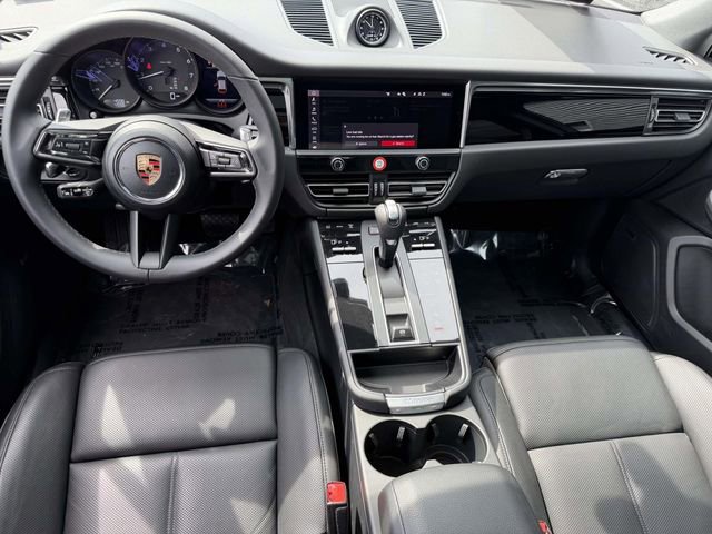 Used 2025 Porsche Macan image 15