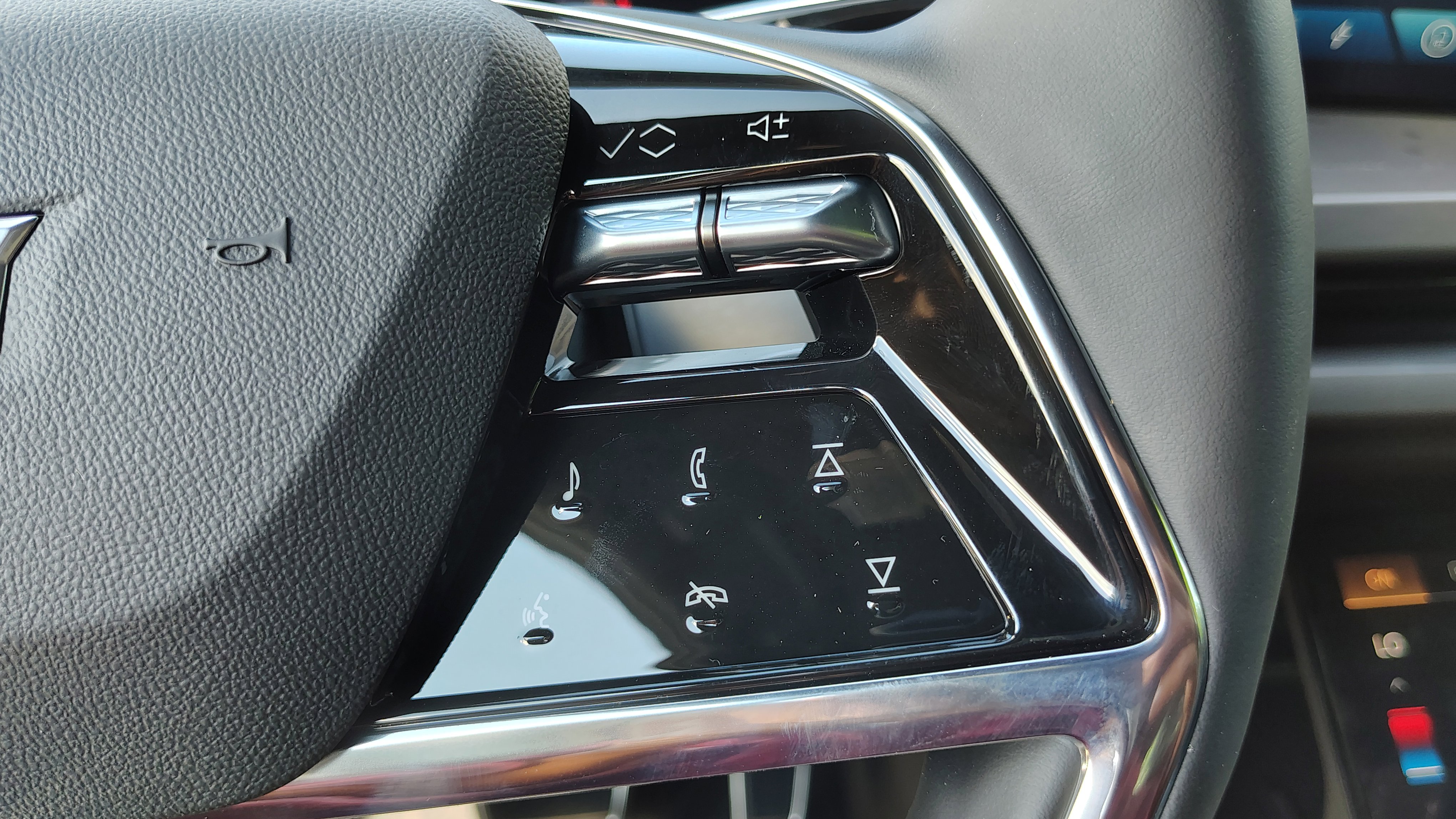 New 2026 Cadillac Vistiq Sport w/ LPO, Floor Liner Package image 16