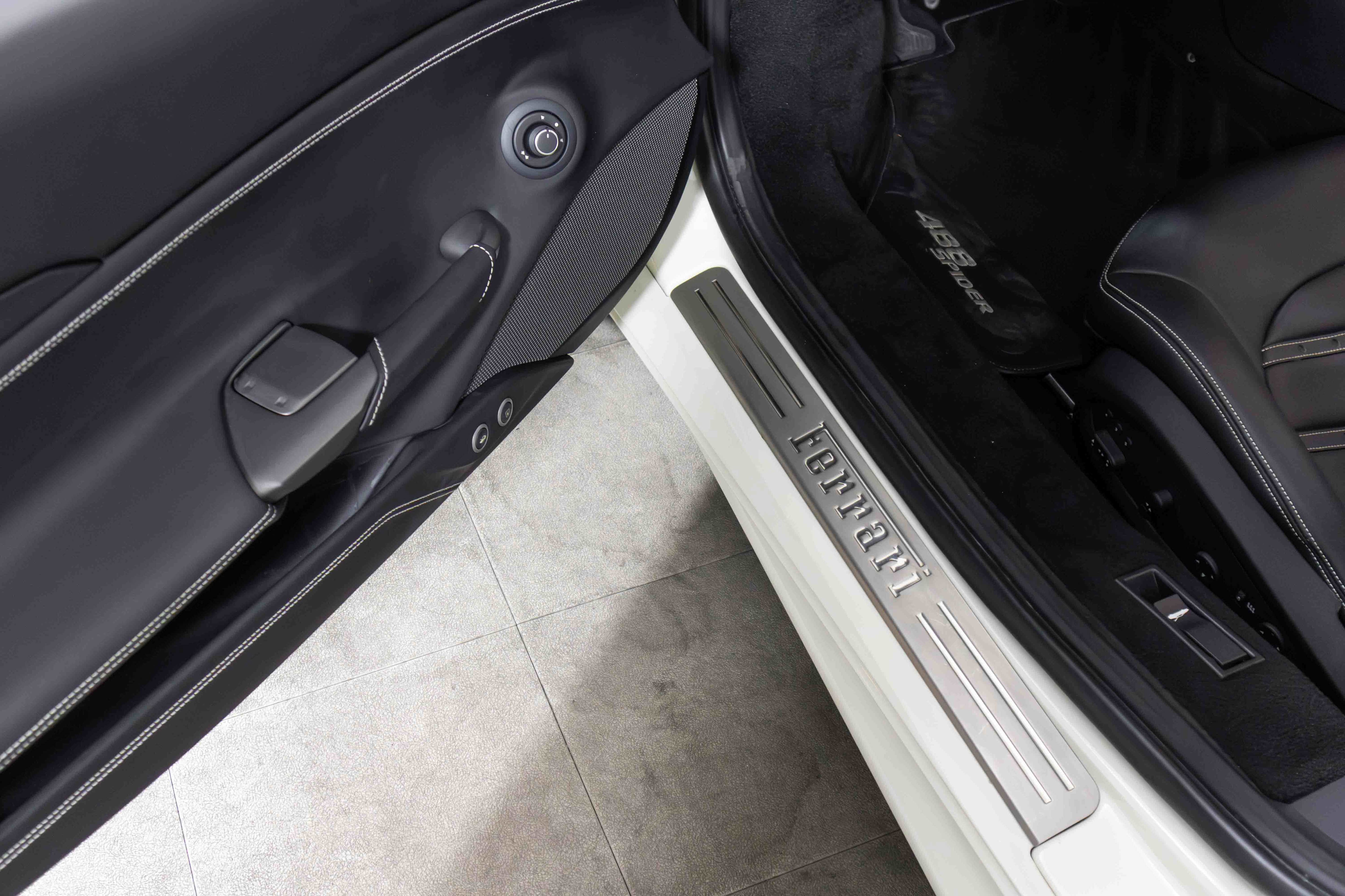 Used 2018 Ferrari 488 Spider image 39