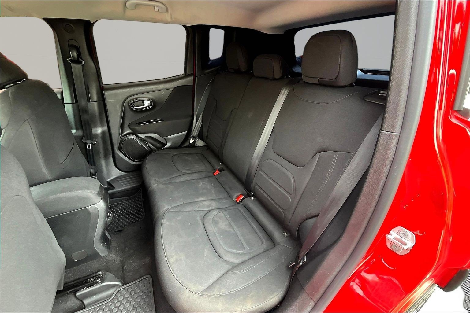 Used 2019 Jeep Renegade Latitude w/ Cold Weather Group AWD/4WD image 22