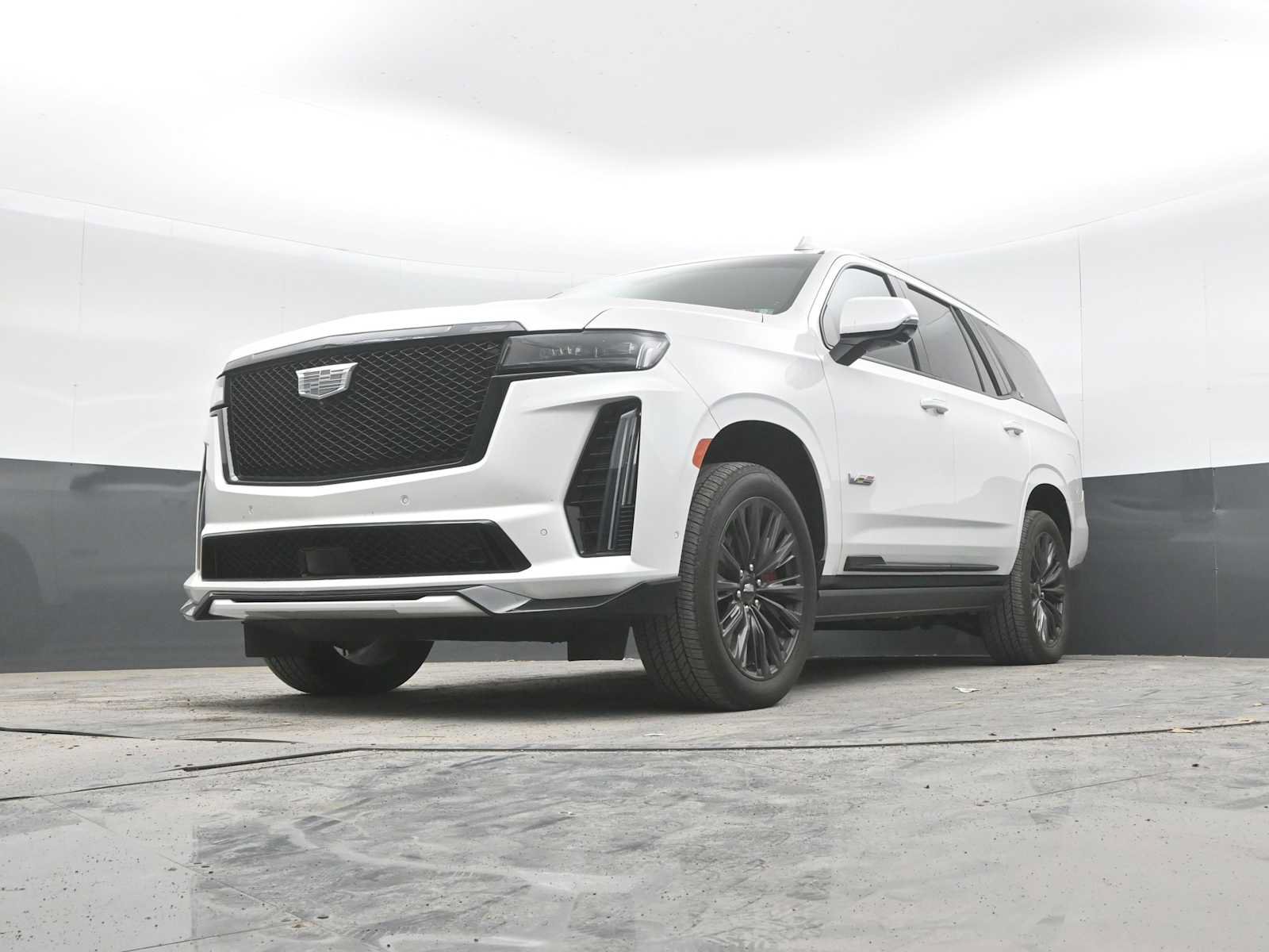 Used 2024 Cadillac Escalade V w/ LPO, ONYX Package AWD/4WD image 25