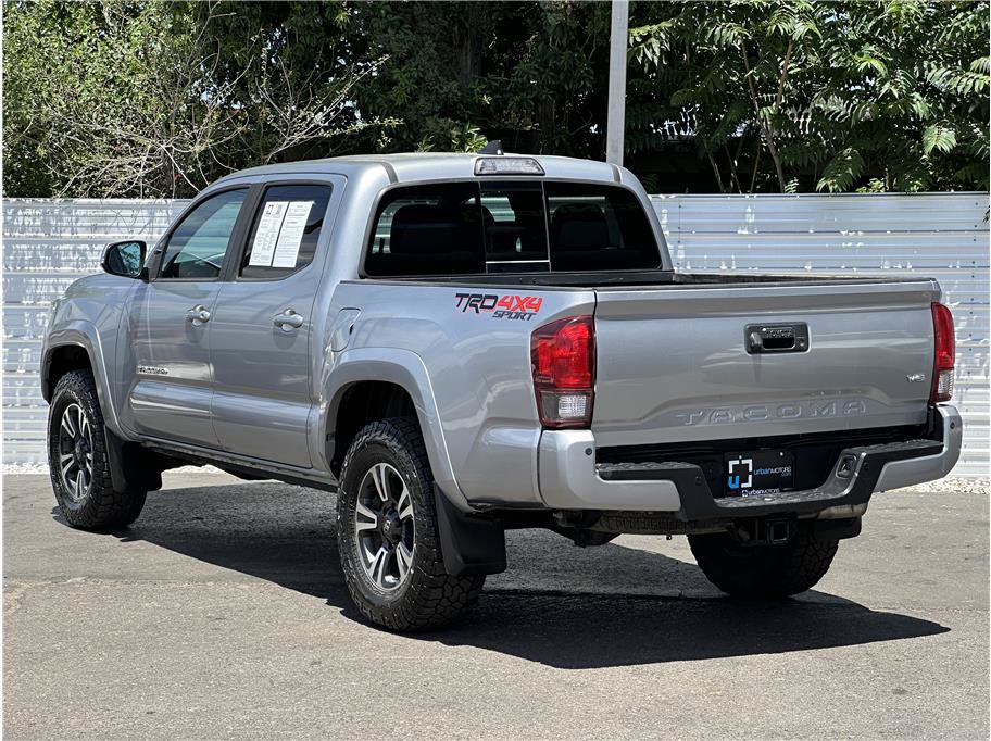 Used 2019 Toyota Tacoma TRD Sport w/ Technology Package AWD/4WD image 12