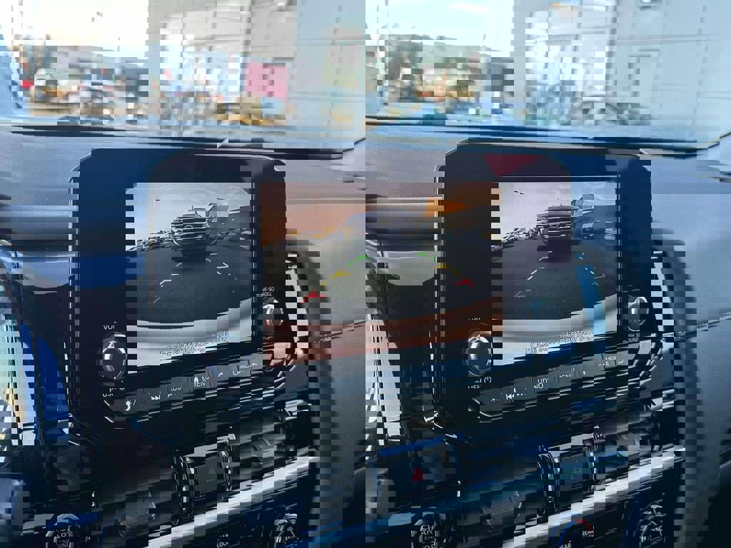 Used 2024 Nissan Pathfinder SV image 29