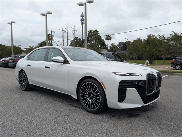 New 2025 BMW 740i image 2