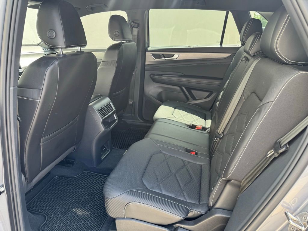 Used 2024 Volkswagen Atlas Cross Sport SE AWD/4WD image 13