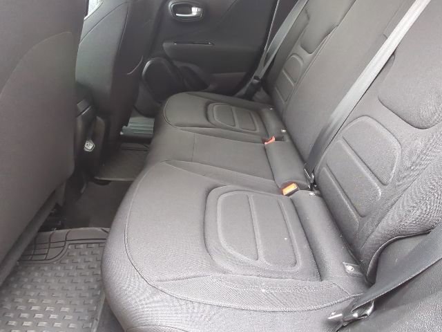 Used 2019 Jeep Renegade Latitude w/ Cold Weather Group image 16