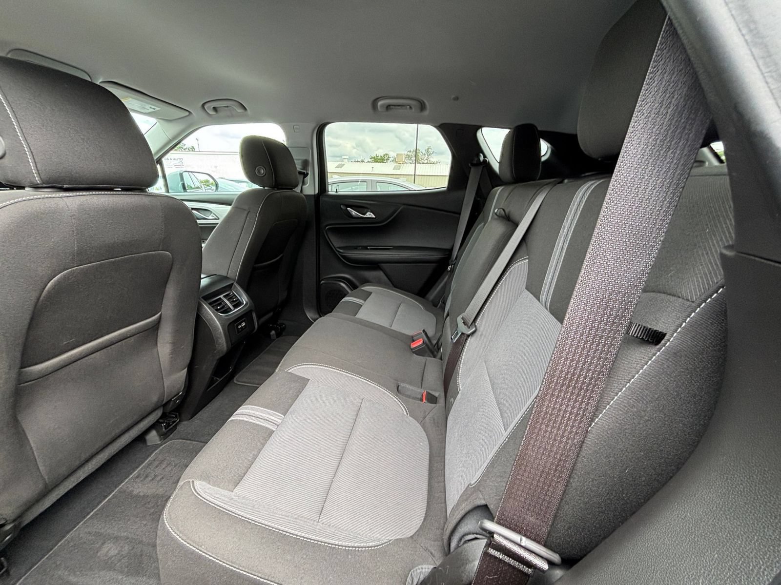 Used 2025 Chevrolet Blazer LT FWD image 27