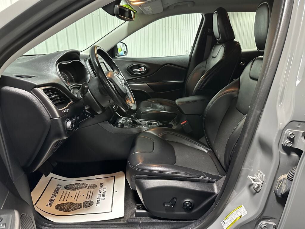 Used 2020 Jeep Cherokee Latitude Plus w/ Cold Weather Group AWD/4WD image 10