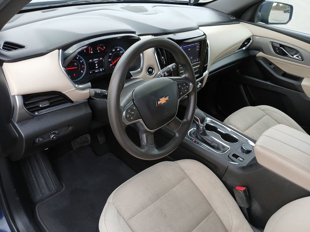 Used 2023 Chevrolet Traverse LS w/ Safety Package image 10