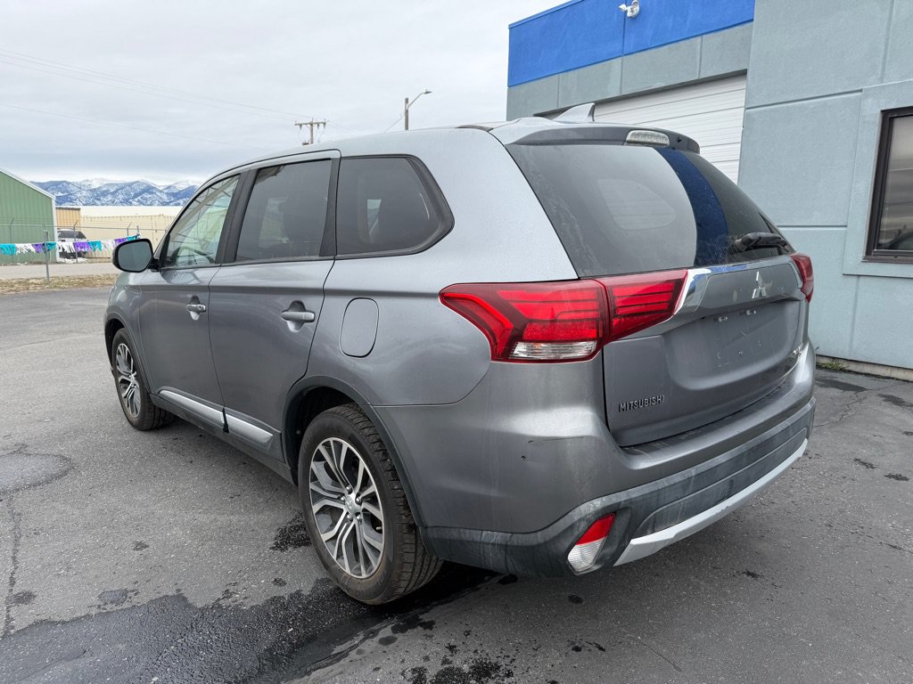 Used 2018 Mitsubishi Outlander SE AWD/4WD image 4