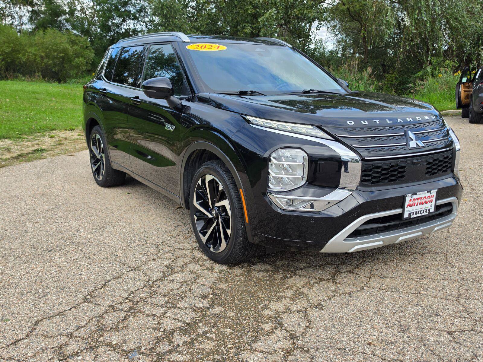 Used 2024 Mitsubishi Outlander 4WD Plug-In Hybrid image 17