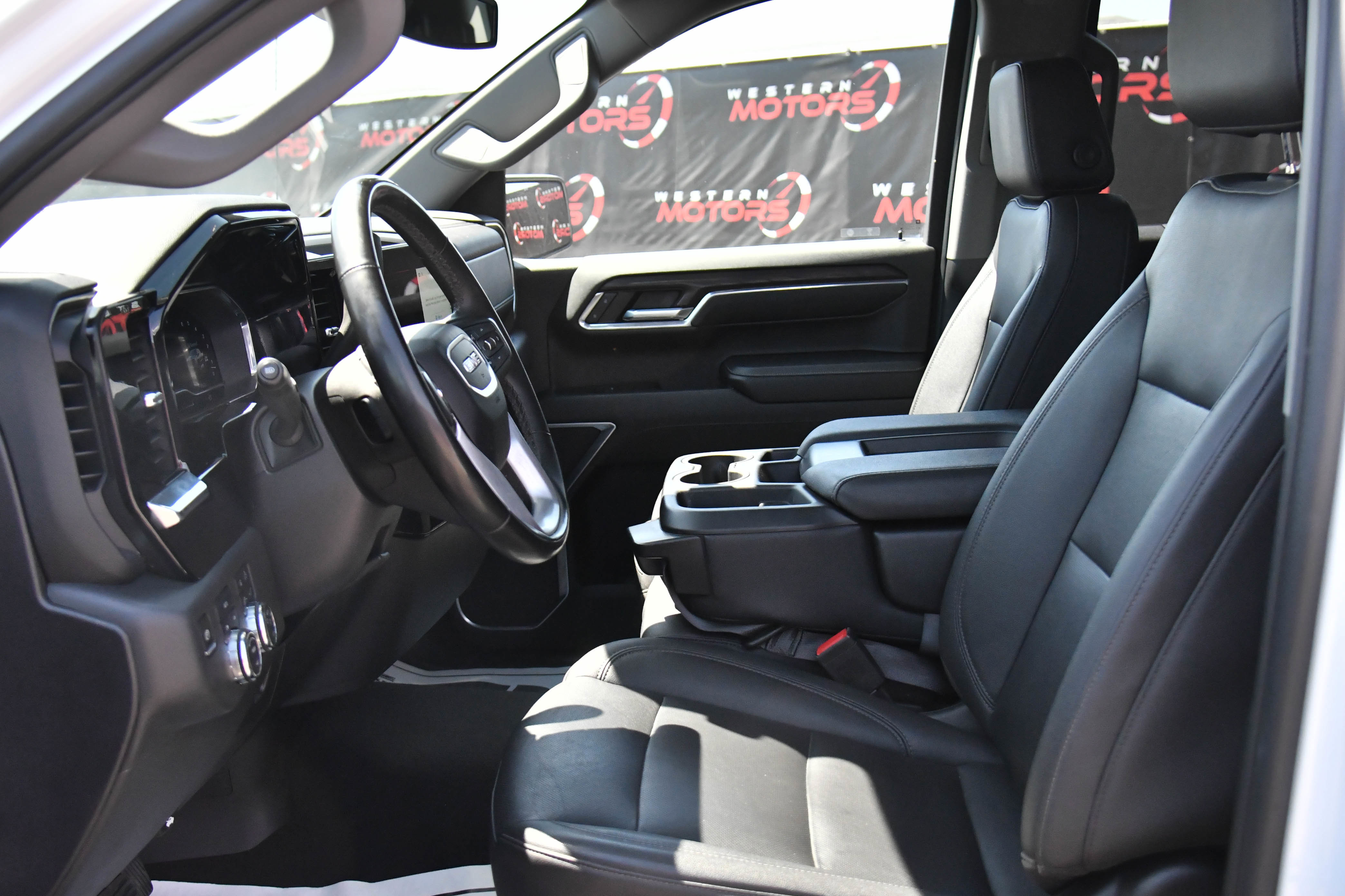Used 2024 GMC Sierra 1500 SLT image 19