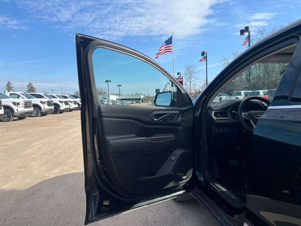 Used 2023 GMC Acadia Denali w/ Trailering Package image 16