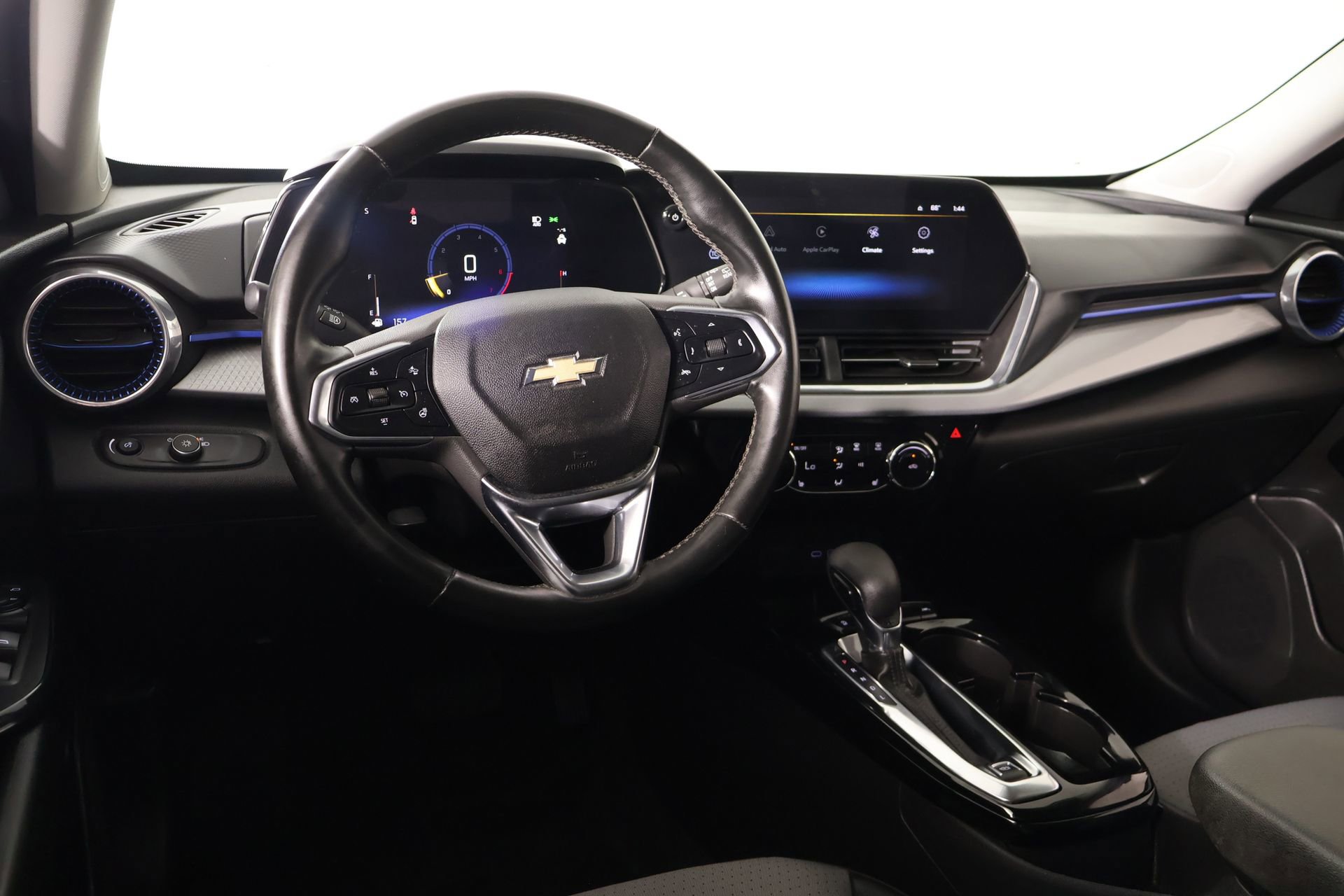 Used 2024 Chevrolet Trax LT w/ LT Convenience Package FWD image 2