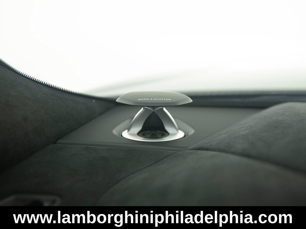 Used 2024 Lamborghini Urus Performante AWD/4WD image 25