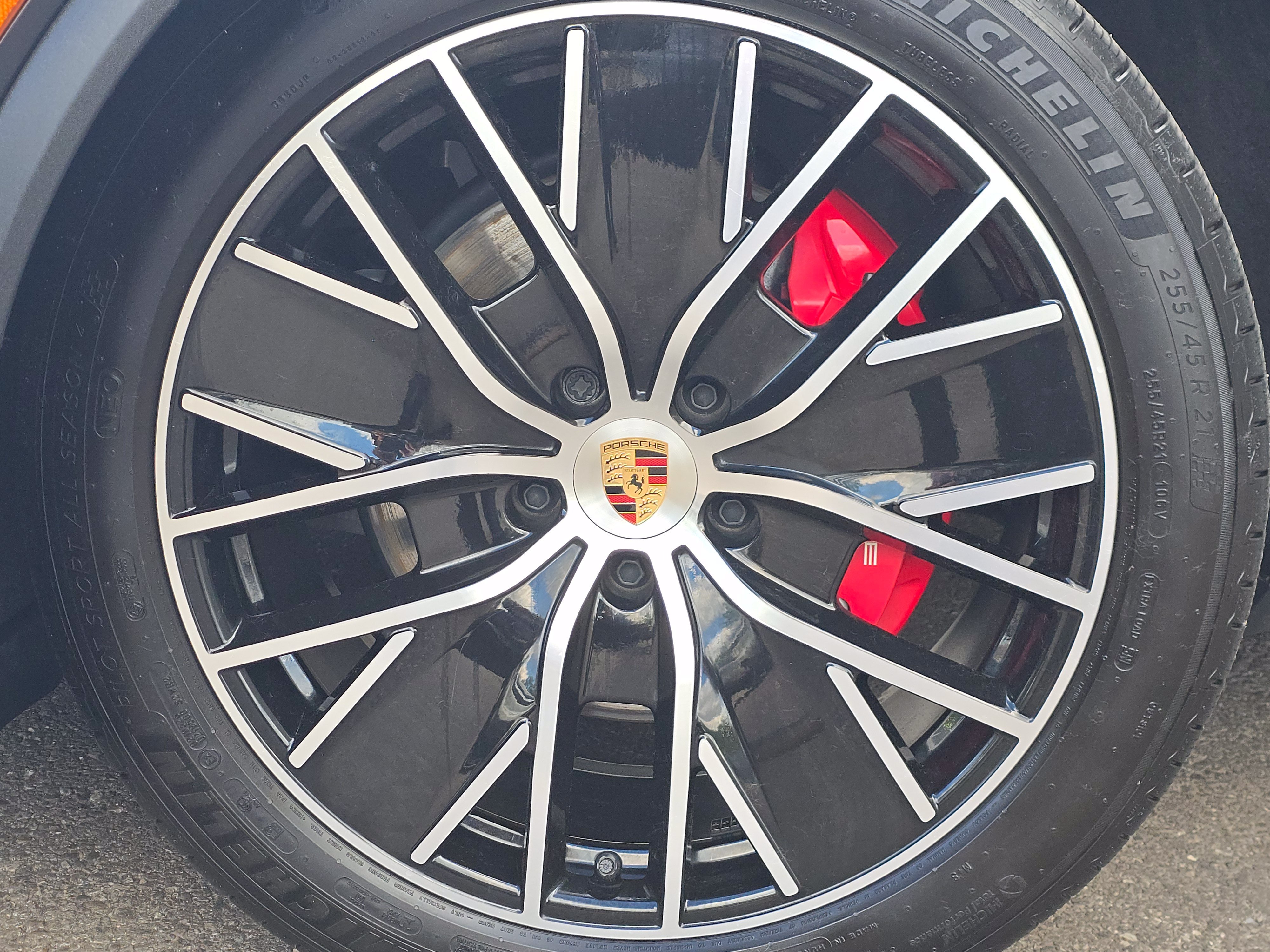 Certified 2025 Porsche Macan 4S Electric AWD/4WD image 12