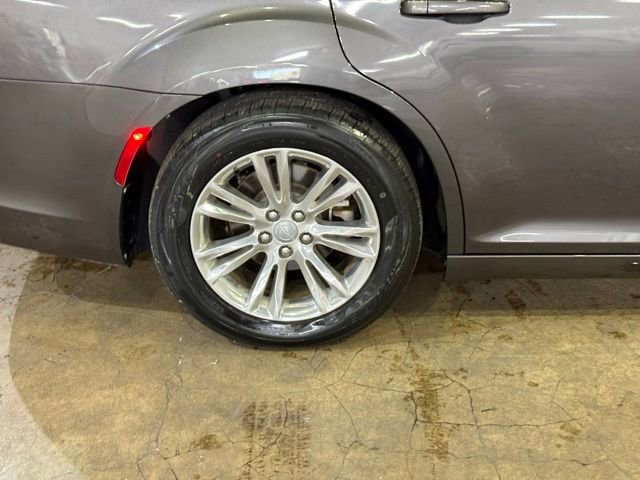 Used 2021 Chrysler 300 Touring L RWD image 5