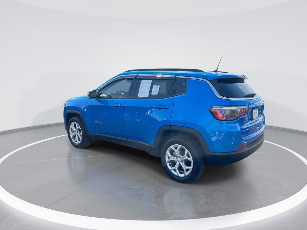 Used 2024 Jeep Compass Latitude w/ Convenience Group AWD/4WD image 6