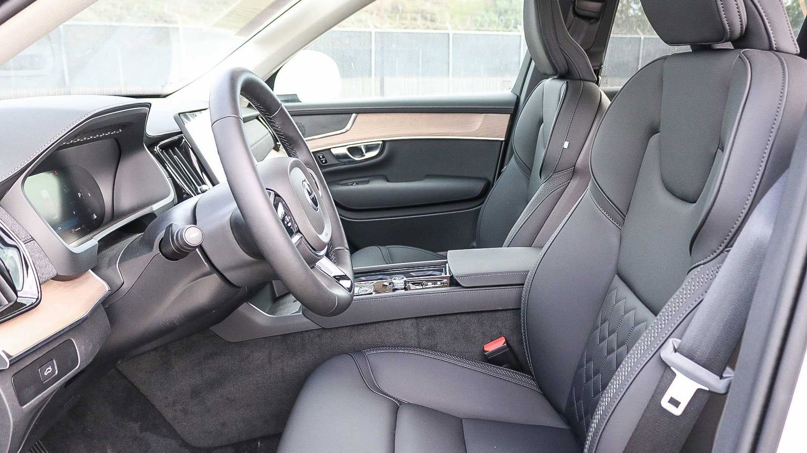 Used 2025 Volvo XC90 B6 Core w/ Protection Package Premier AWD/4WD image 19