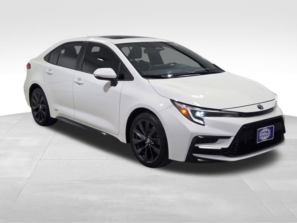 Used 2023 Toyota Corolla SE w/ SE Package image 13