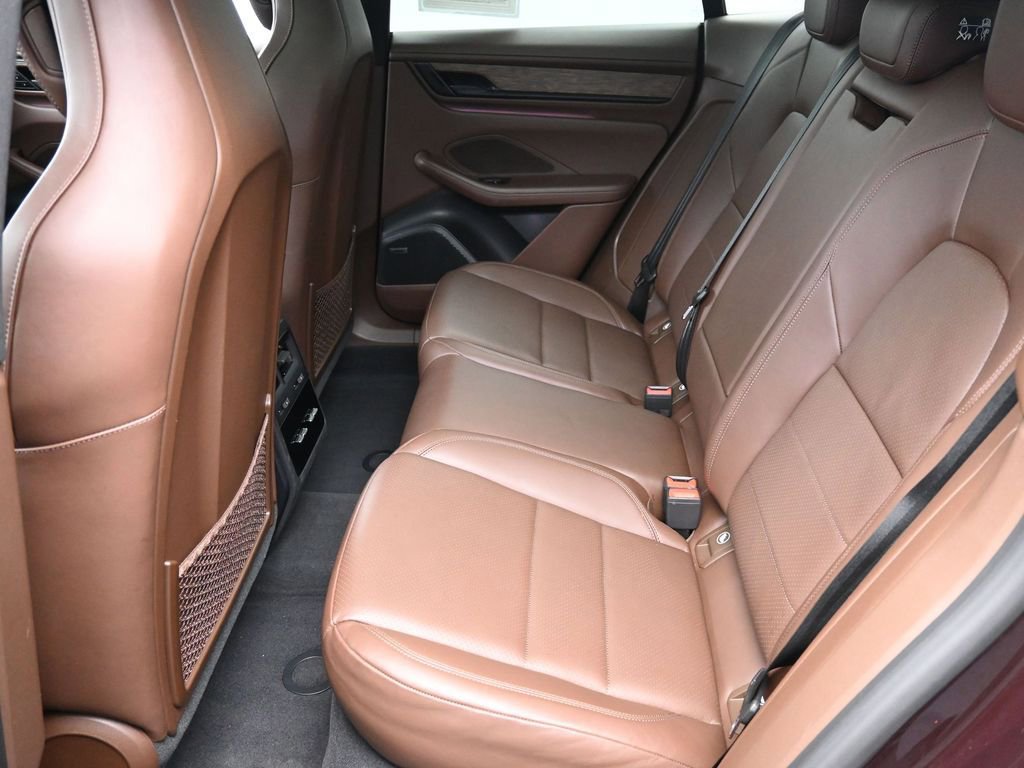 Certified 2025 Porsche Macan Electric image 7