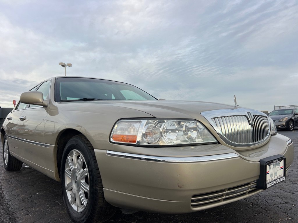 Used 2009 Lincoln Town Car Signature Limited