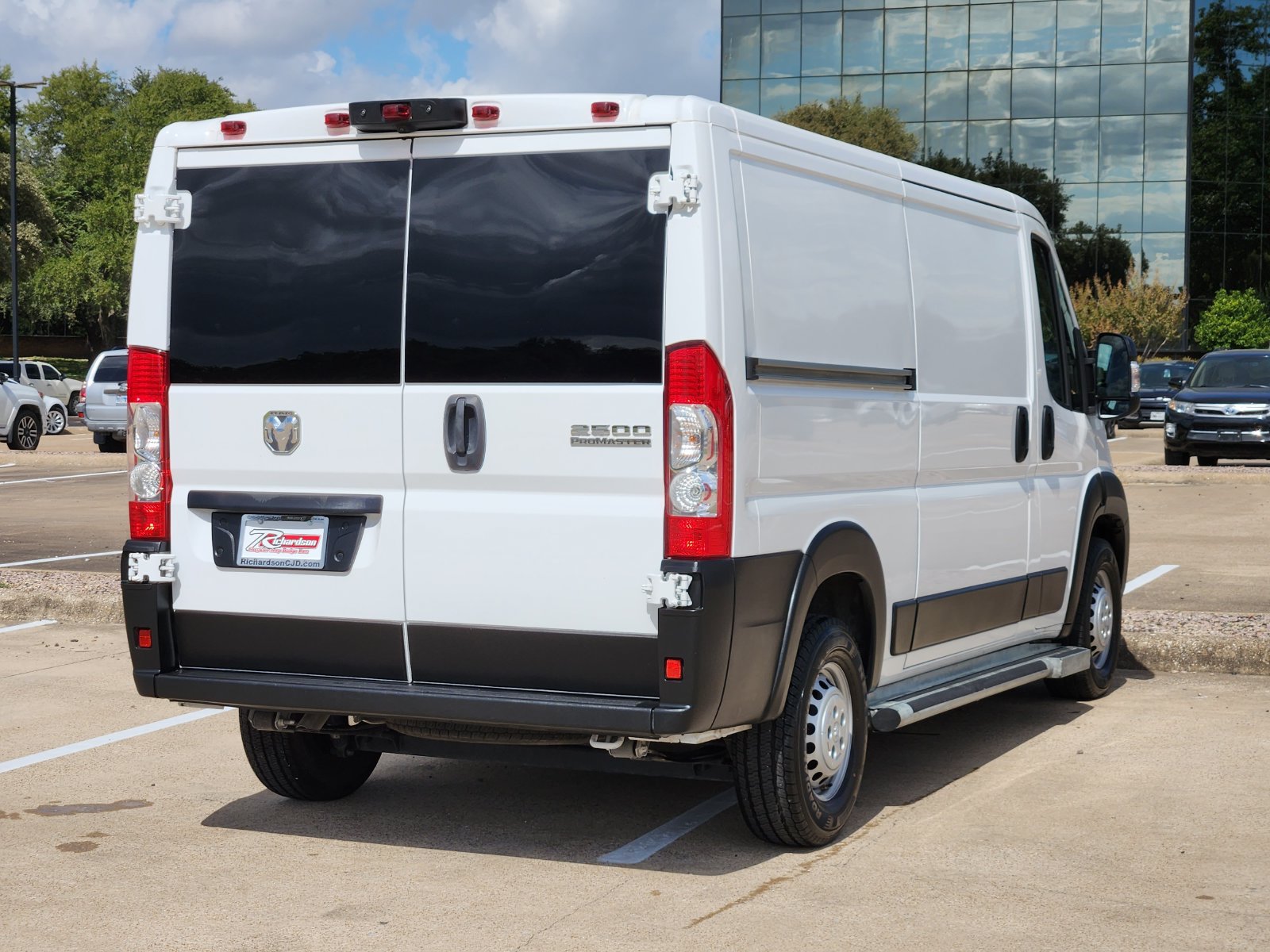 Used 2025 RAM ProMaster 2500 w/ U-Haul Equipment Group FWD image 6