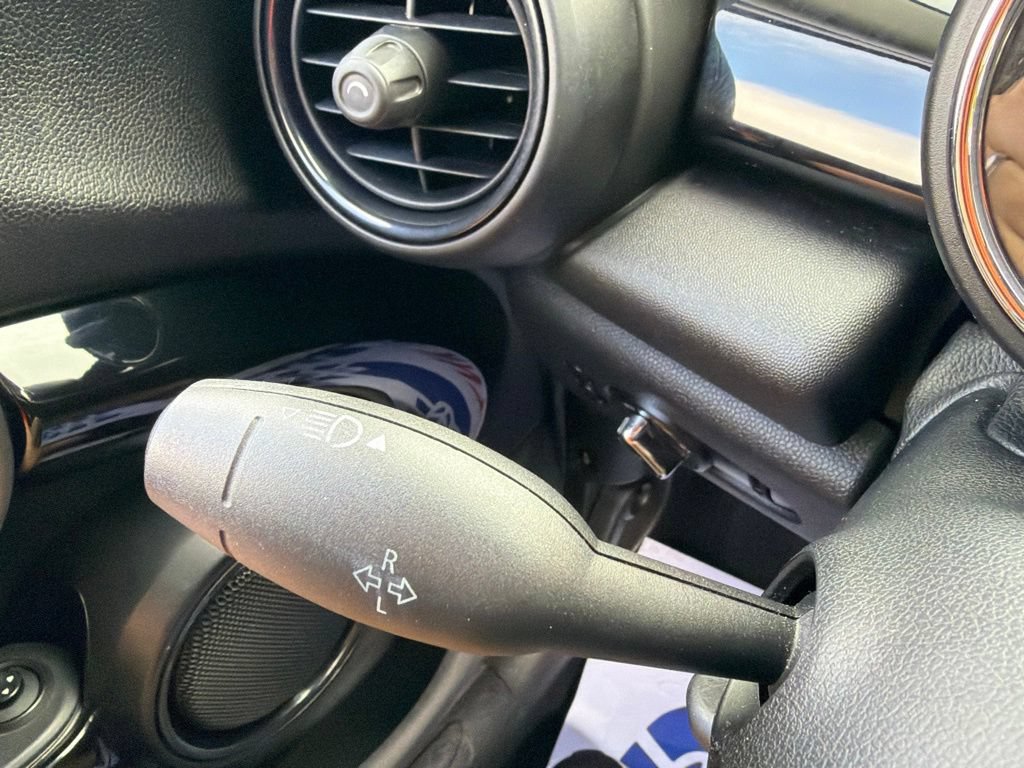 Used 2019 MINI Cooper 4-Door Hardtop FWD image 26
