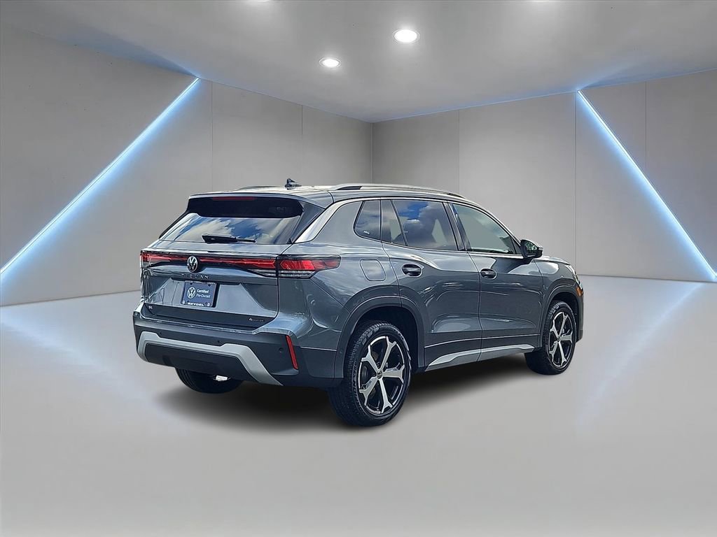 Certified 2025 Volkswagen Tiguan SE w/ Panoramic Sunroof Package image 5