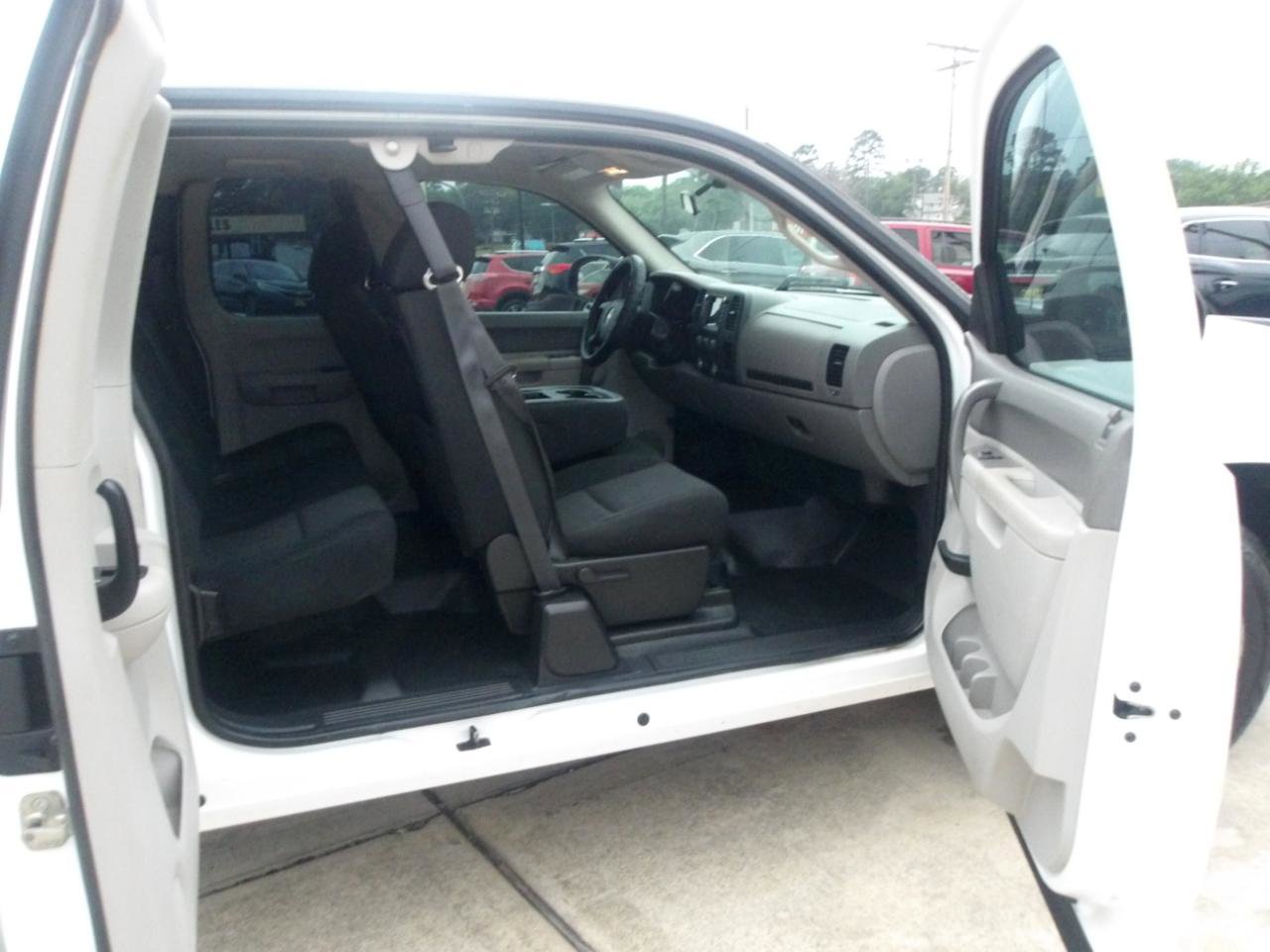 Used 2010 Chevrolet Silverado 1500 W/T RWD image 6