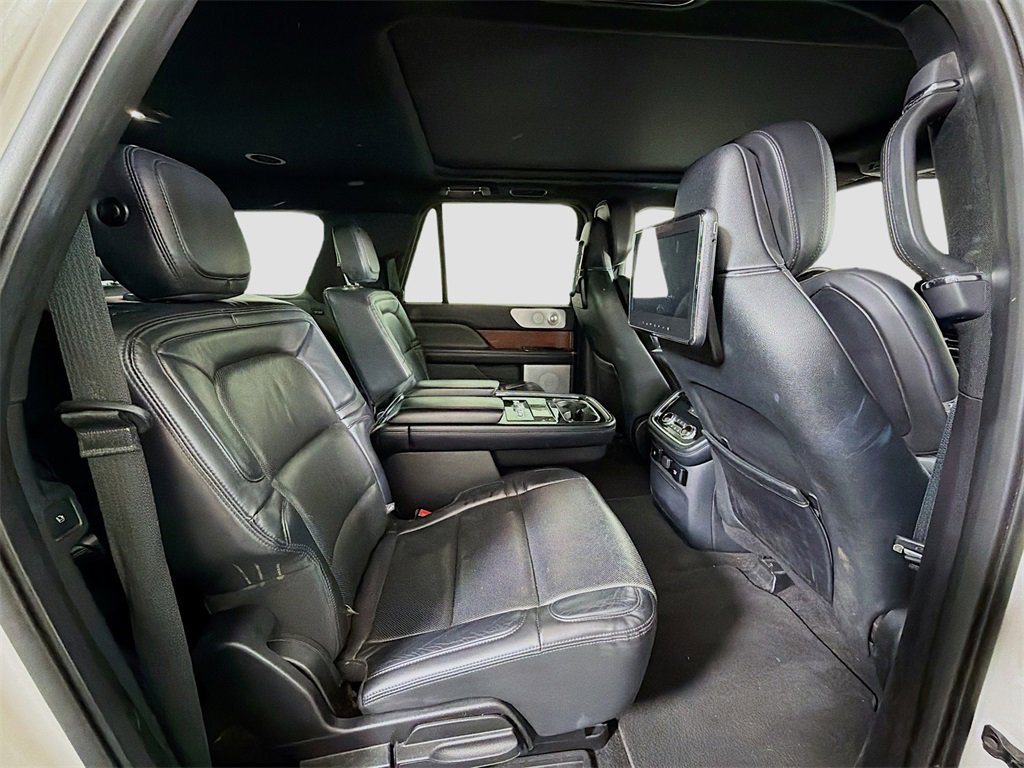 Used 2020 Lincoln Navigator L Reserve w/ Equipment Group 208A Reserve image 32