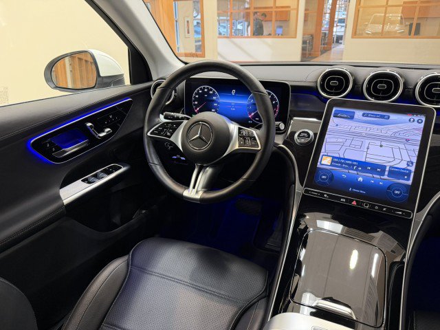 Used 2024 Mercedes-Benz GLC 300 4MATIC image 11