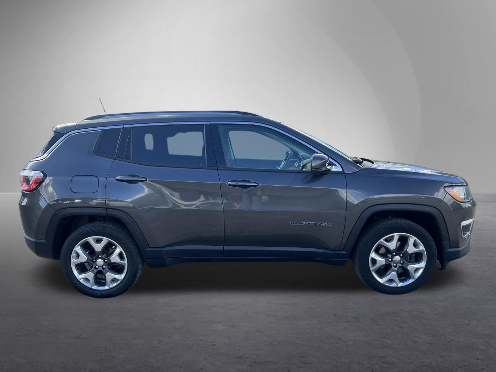 Used 2019 Jeep Compass Limited AWD/4WD image 2