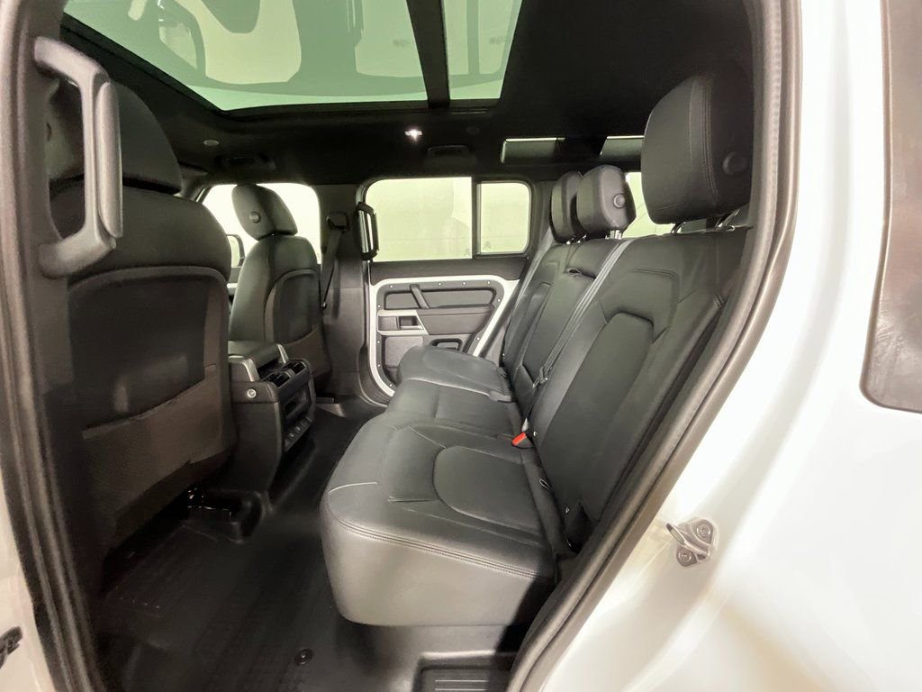Used 2024 Land Rover Defender 110 S image 26