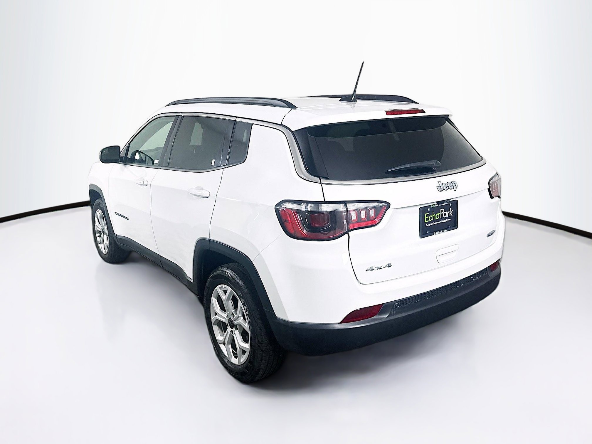 Used 2025 Jeep Compass Latitude image 5