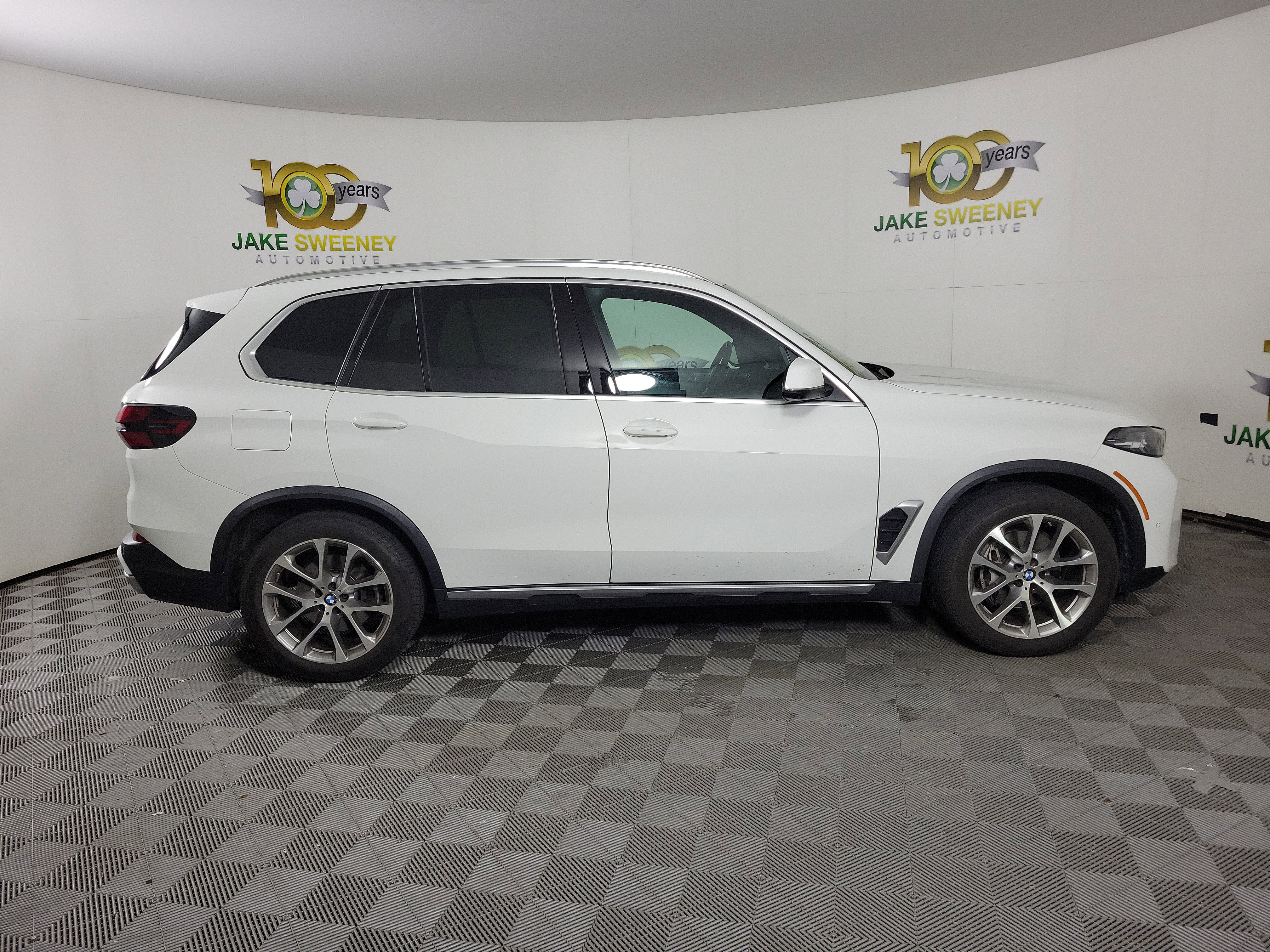 Used 2024 BMW X5 xDrive40i w/ Parking Assistance Package AWD/4WD image 4