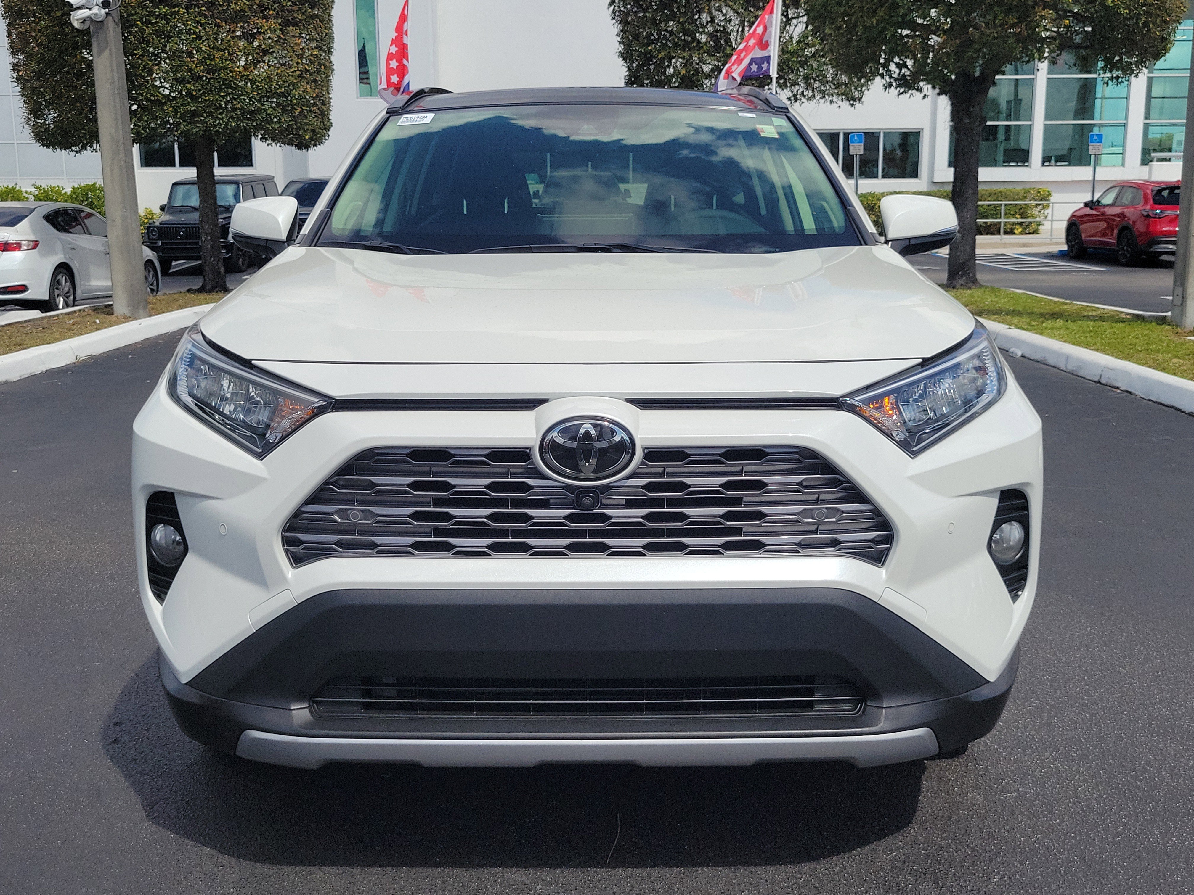 Used 2021 Toyota RAV4 Limited image 4