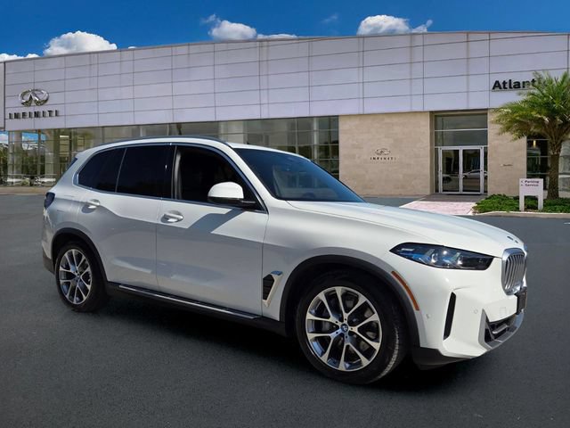 Used 2025 BMW X5 xDrive50e AWD/4WD image 2
