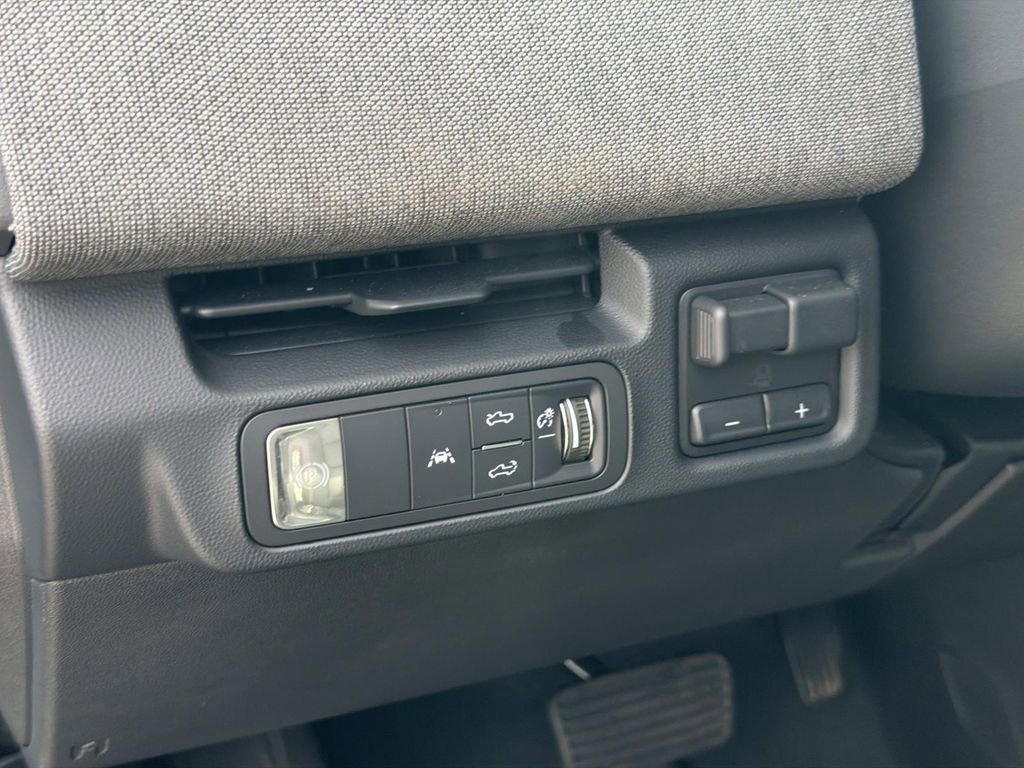 Used 2026 GMC Sierra EV Elevation image 26