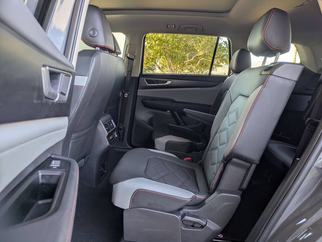 Used 2025 Volkswagen Atlas Peak Edition SE AWD/4WD image 15