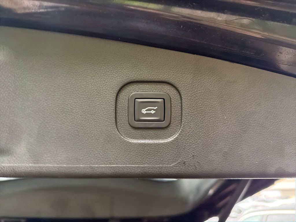 Used 2017 GMC Terrain SLT w/ Open Road Package FWD image 9