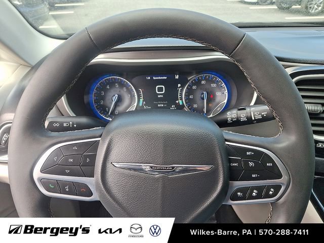 Used 2024 Chrysler Pacifica Touring-L FWD image 22
