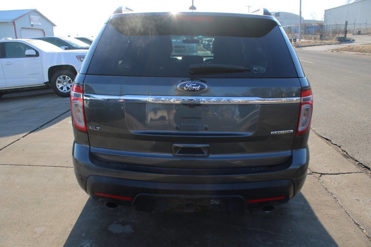 Used 2015 Ford Explorer XLT w/ Equipment Group 202B image 2