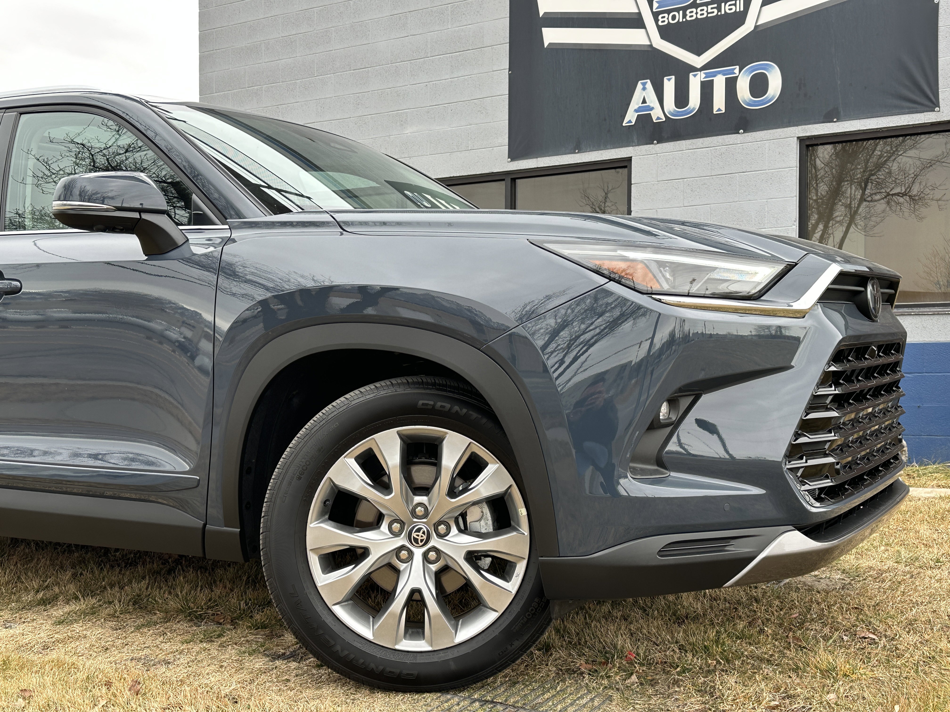 Used 2025 Toyota Grand Highlander AWD image 3