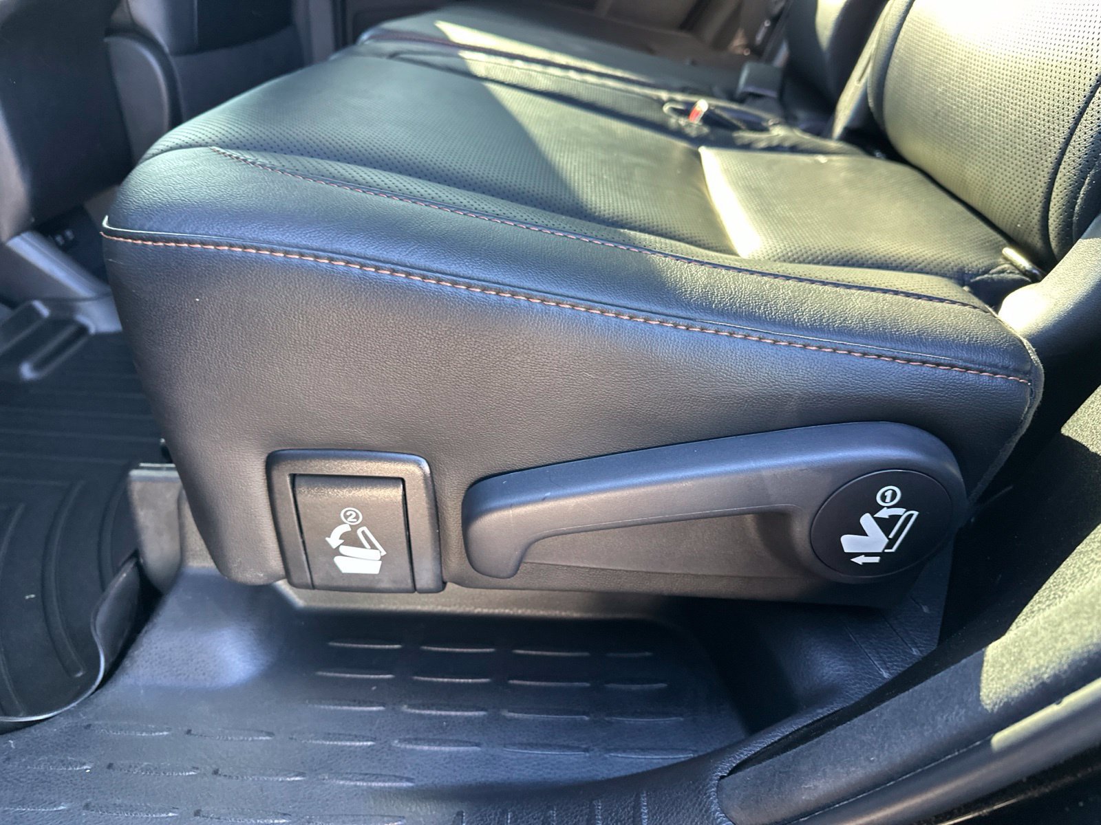 Used 2017 Toyota Highlander Limited Platinum FWD image 27