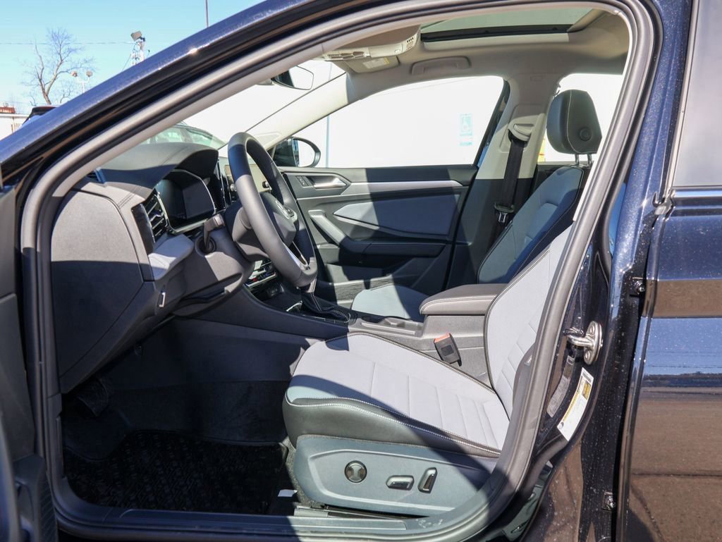 New 2026 Volkswagen Jetta SE FWD image 11