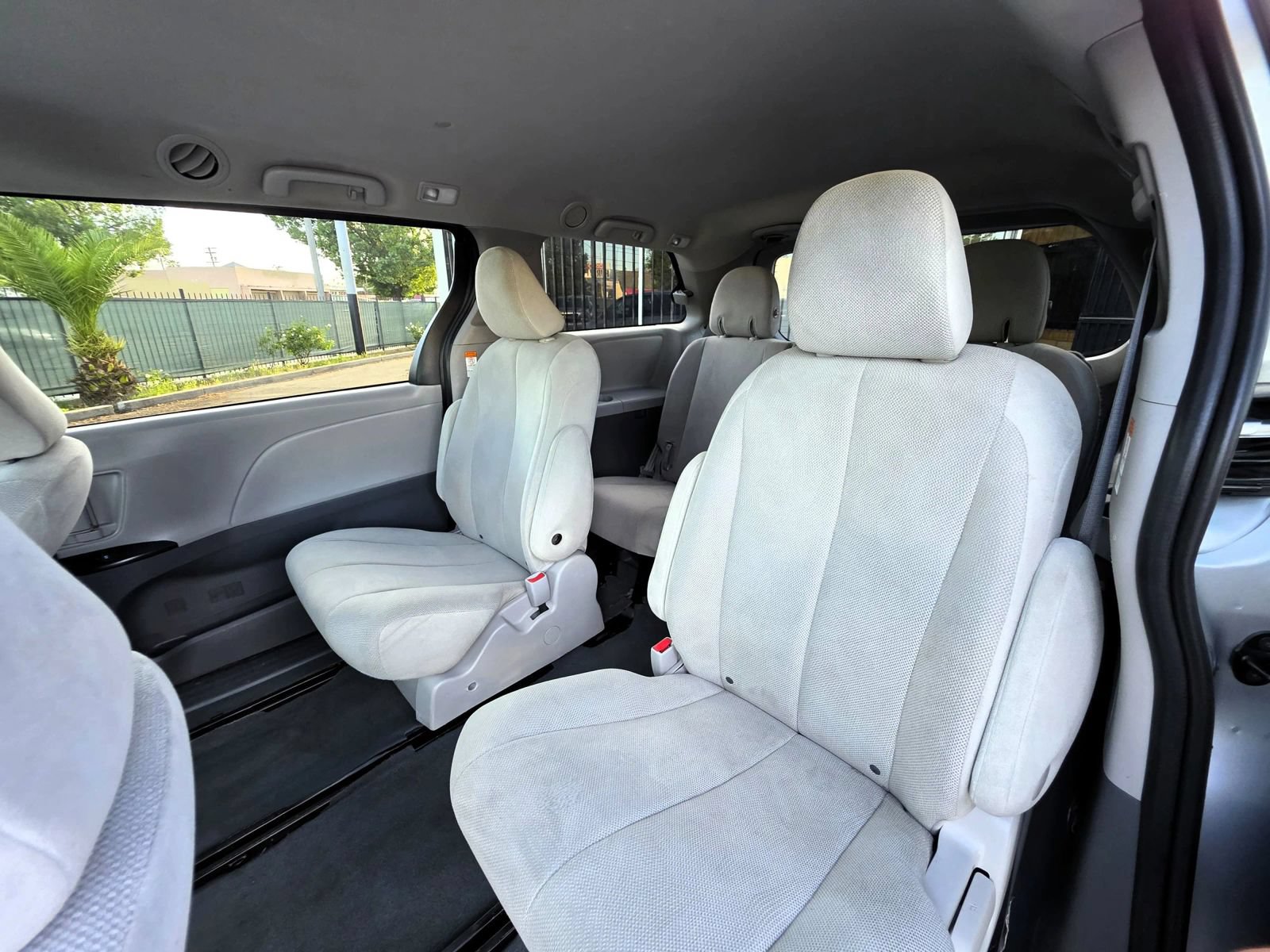Used 2020 Toyota Sienna L FWD image 7