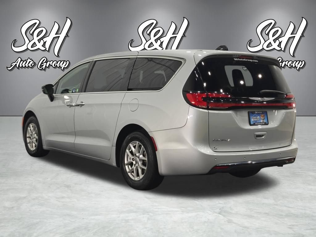 Used 2024 Chrysler Pacifica Touring-L FWD image 14