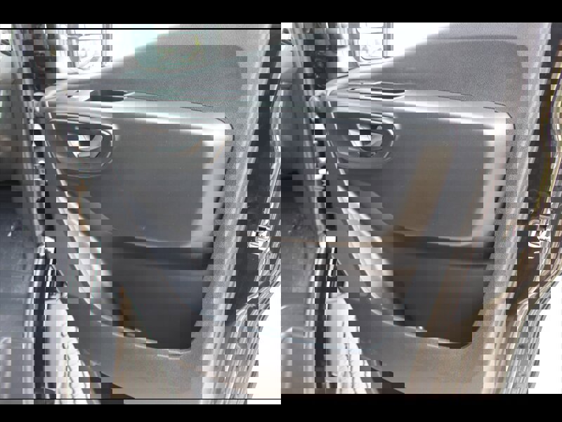 Used 2025 Mercedes-Benz Sprinter 2500 image 27