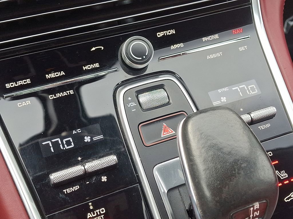 Used 2019 Porsche Panamera 4 image 17